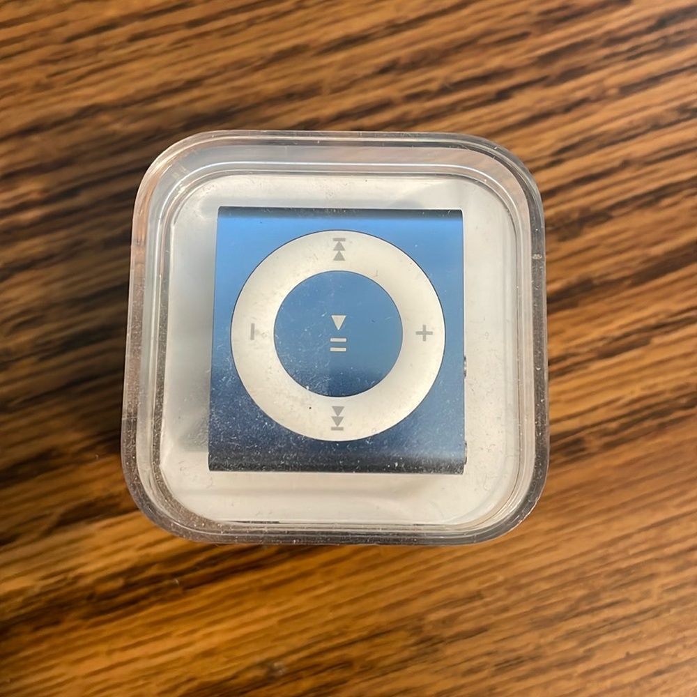 Apple iPod Shuffle 4th Gen 2GB Gray Model A1373 USB MP3 Player Boxed